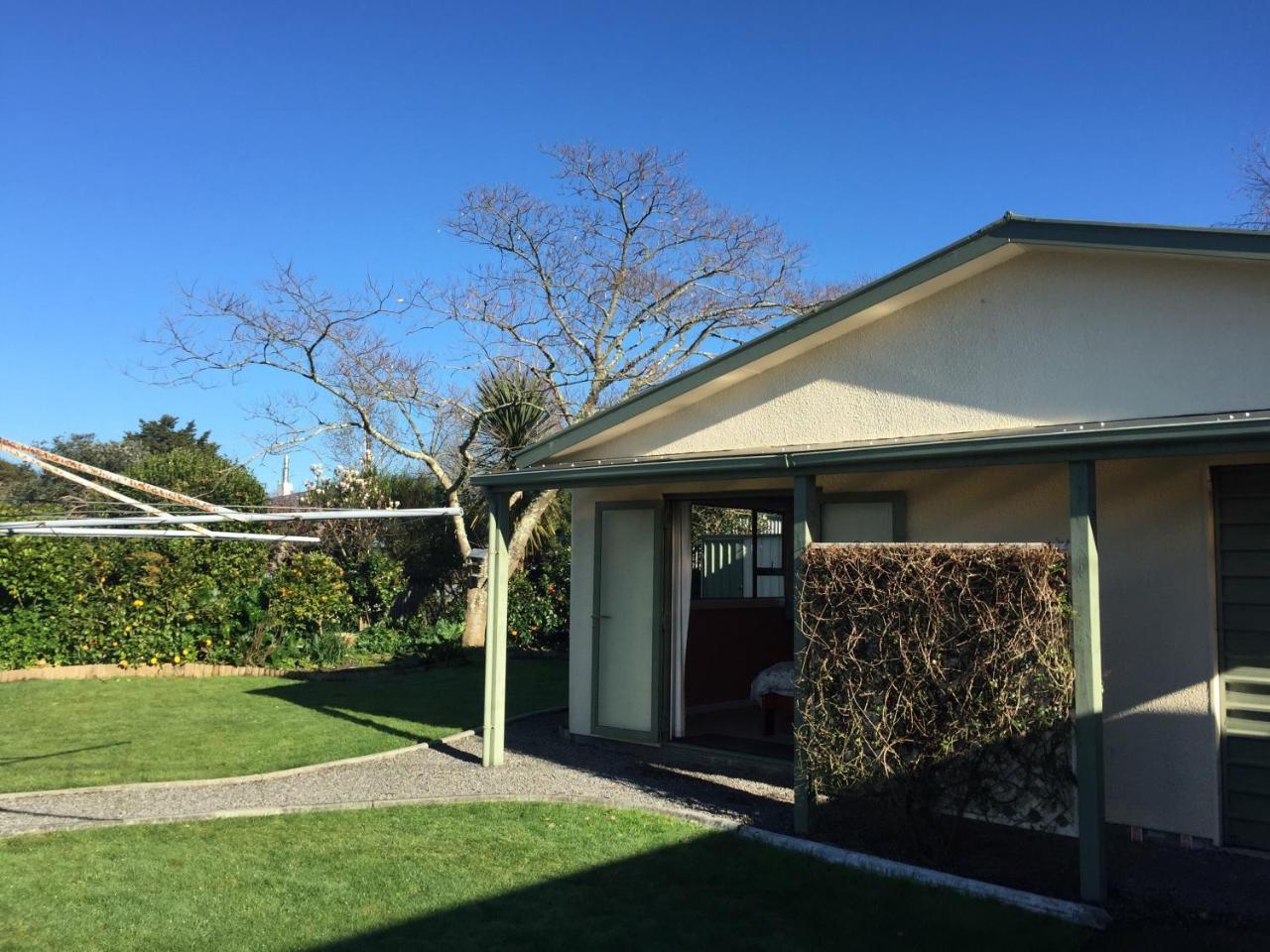 Cosy, Central Greytown Sleepout Exterior photo
